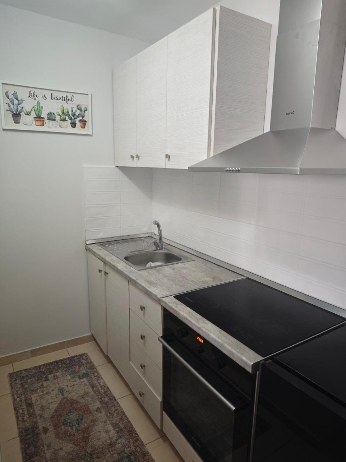 Mary'S Cozy Apartment อเล็กซานโดรโพลิส ภายนอก รูปภาพ